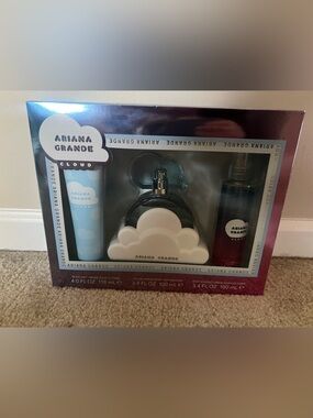 Ariana Grande Cloud Gift Set - New & Unused
